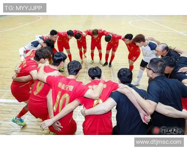 球星挑战五人制足球精彩对决，激烈比赛瞬间不容错过