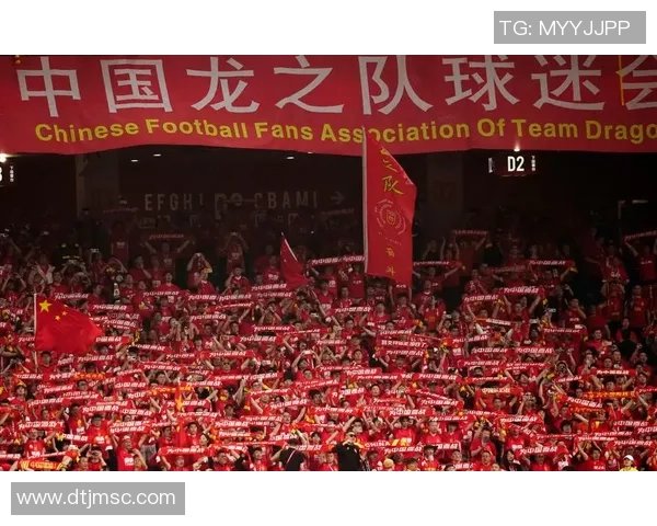 足球球星亲手编织手环传递力量与温暖点亮球迷心中的希望